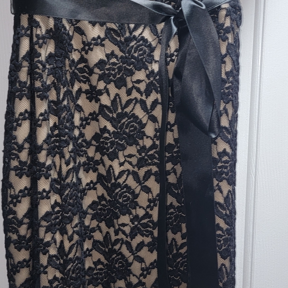 Dress - Picture 2 of 3